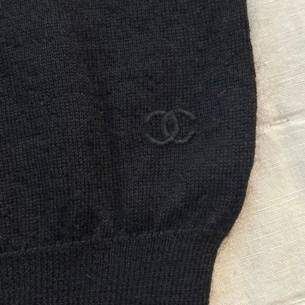 CHANEL •authentic turtleneck
